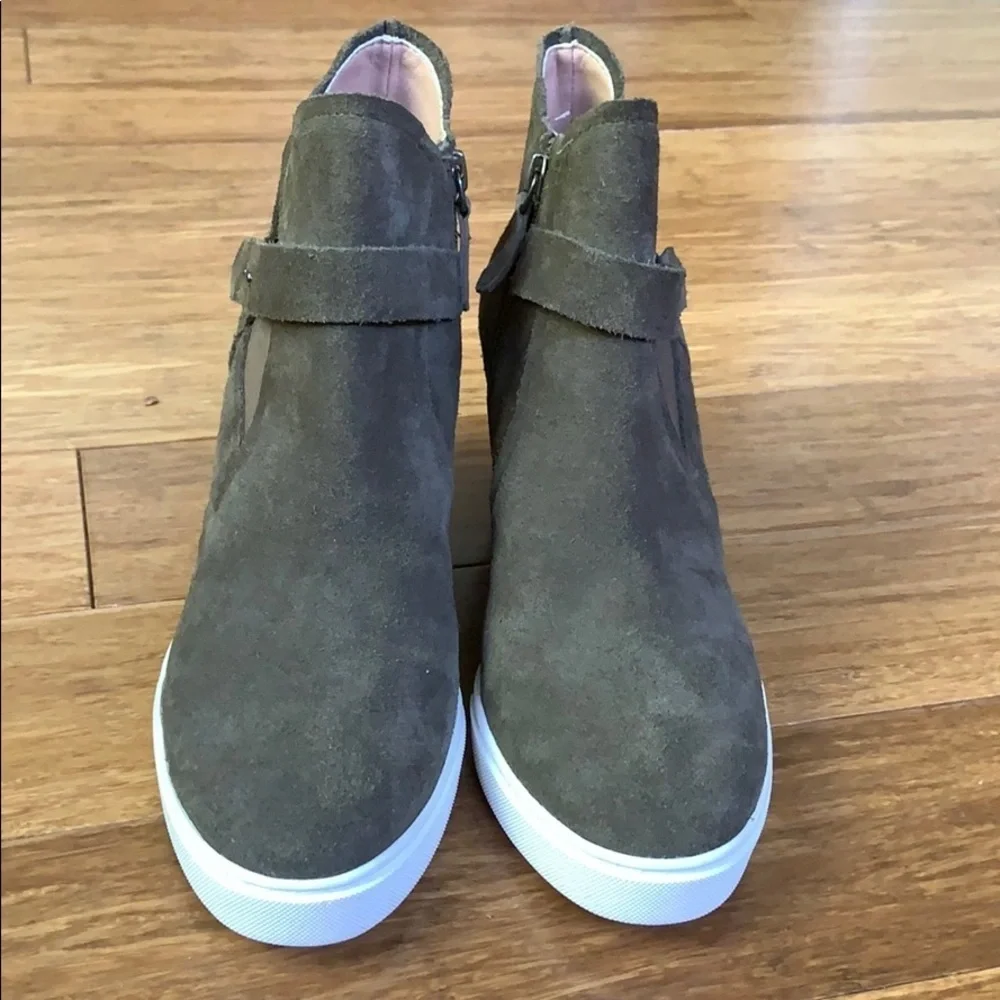 NEW L. PAOLO Women’s Suede Leather Wedge sz 7.5 M